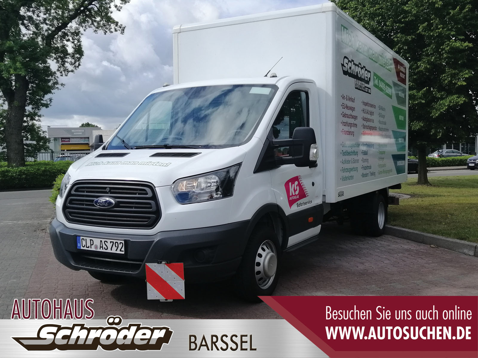 Ford Transit mit Kofferaufbau und Ladebordwand